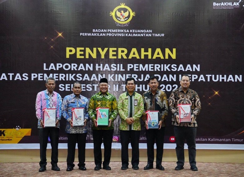 BPK Menyerahkan LHP Kinerja dan Kepatuhan 2024, Pj Gubernur Minta Segera Ditindaklanjuti