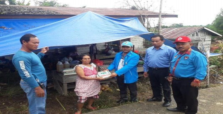 DPD KNPI Kubar Salurkan Bantuan Sembako Kepada Warga Muara Leban Yang Ditimpa Kebakaran Rumah