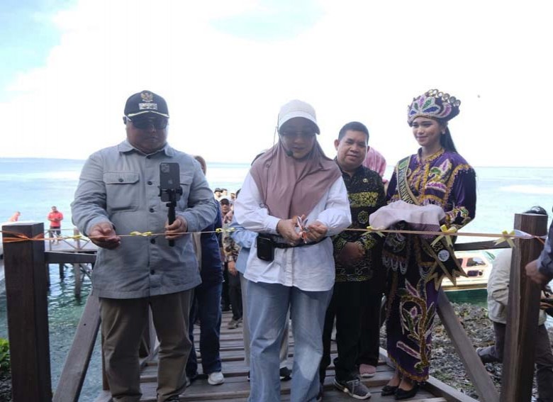 Peresmian Pintu Masuk Baru Pulau Kakaban oleh Bupati Berau Sri Juniarsih Mas