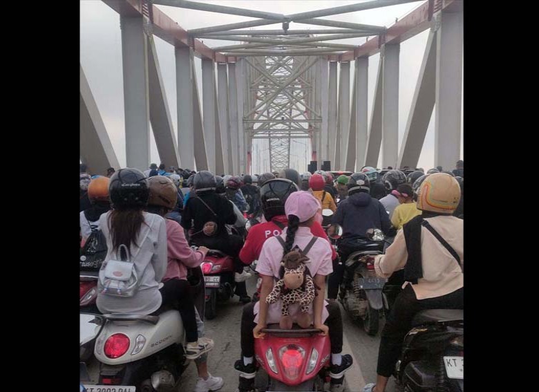 Kemacetan di Jembatan Kartanegara Hambat Aktivitas Masyarakat