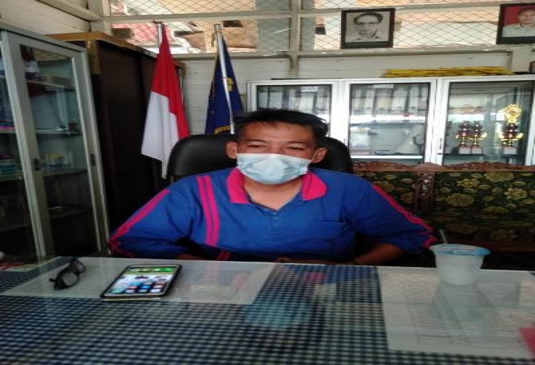 Guru SDN 012 Tenggarong Lakukan Gotong Royong