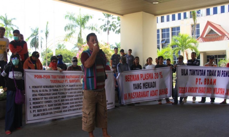 Masyarakat Adat Jahab Demo ke Kantor Bupati Kukar