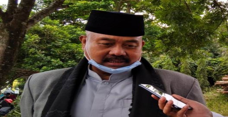 Bupati Edi Umrahkan Nenek Sumiati Penyapu Jalan yang Kurban Sapi dan Kambing
