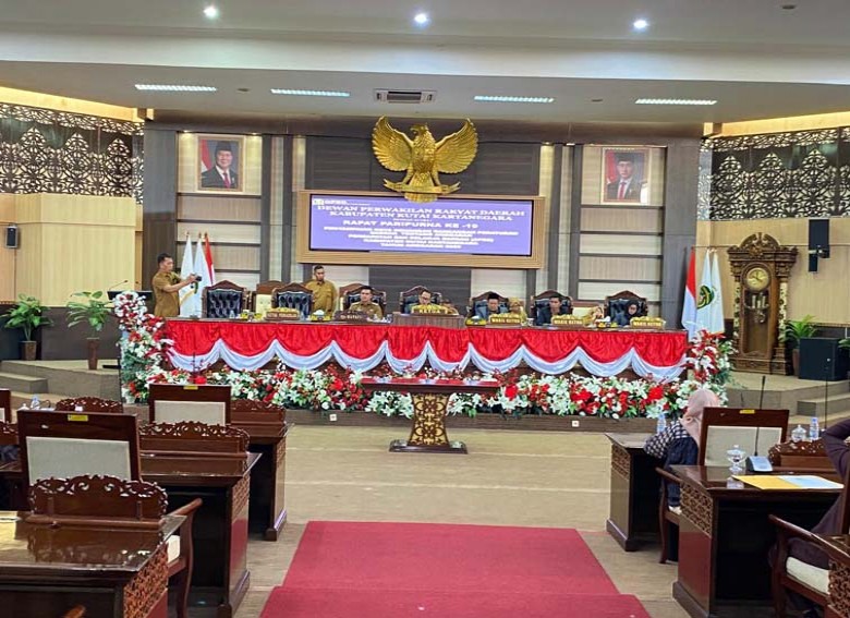 DPRD Kukar Gelar Rapat Paripurna Tentang Penyampaian Nota Keuangan RAPBD 2025