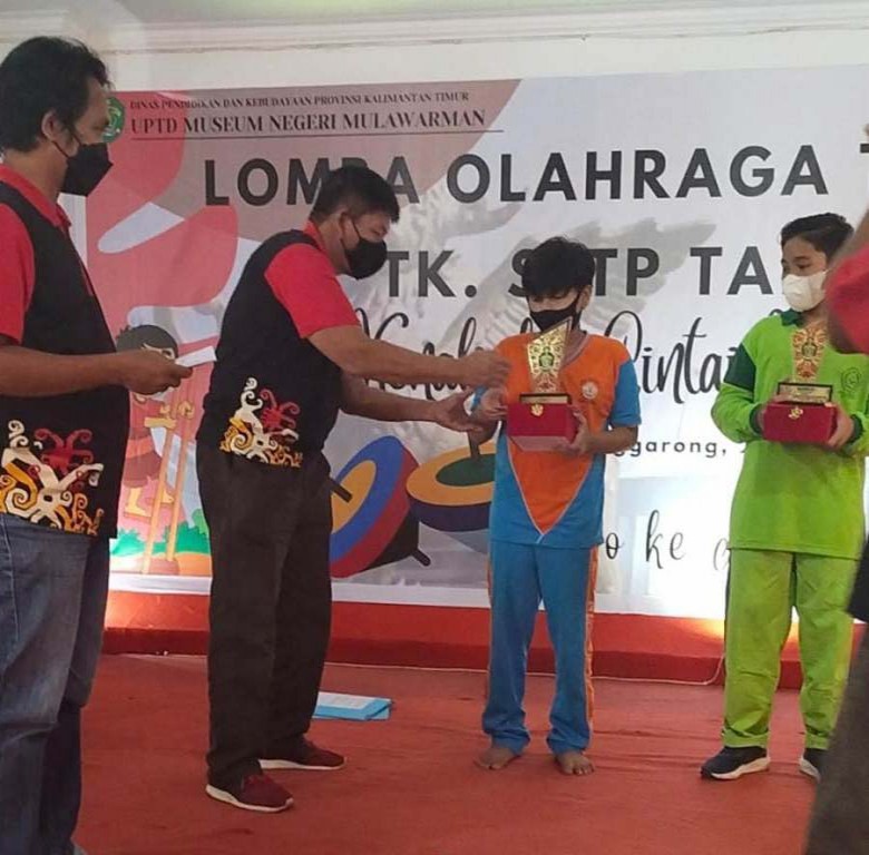 Dua Siswa SMP Negeri 3 Tenggarong Raih Prestasi Olahraga Tradisional Kaltim