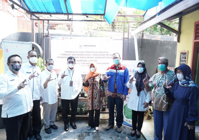 Dukung Pengembangan Literasi, Pertamina Serahkan Bantuan