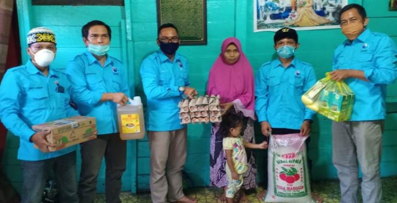 Partai Gelombang Rakyat Bergerak, Beri Bantuan Kepada Keluarga Terdampak Corona di Kubar
