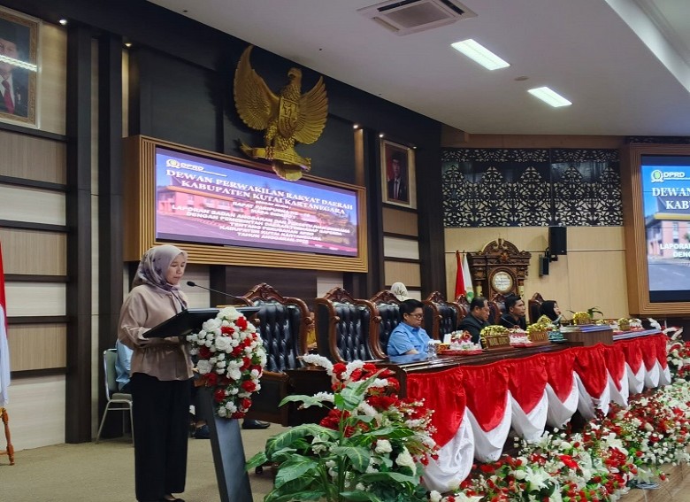 Banggar DPRD Kukar Sampaikan Laporan Perubahan APBD 2025