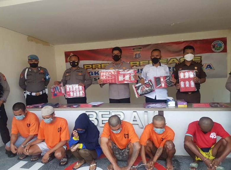 Ringkus Enam Orang Pengedar Narkoba, Polres Berau Amankan Barang Bukti Sabu 152,32 gram