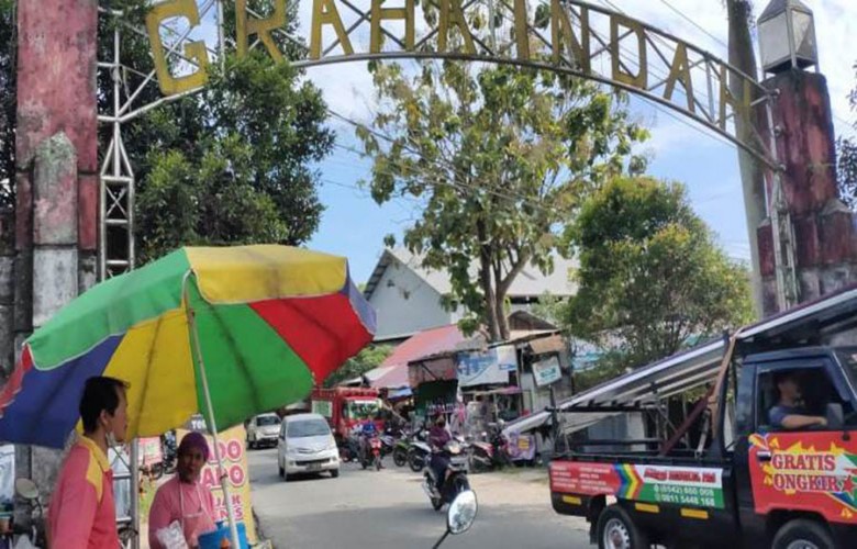 Pintu Masuk Graha Indah Semrawut