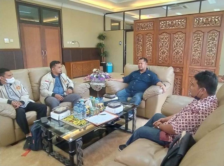 Pemuda Muhamadiyah Silaturahmi dengan Ketua DPRD Kukar