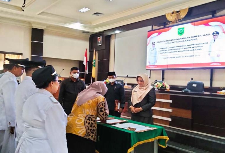 Bupati Berau Sri Juniarsih Melantik 3 Penjabat Kepala Kampung
