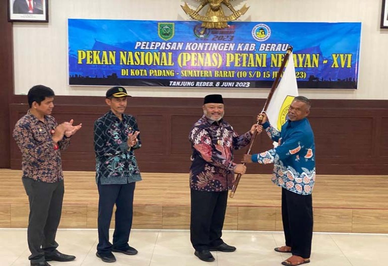 Wakil Bupati Berau Lepas Kontingen Penas KTNA XVI ke Padang