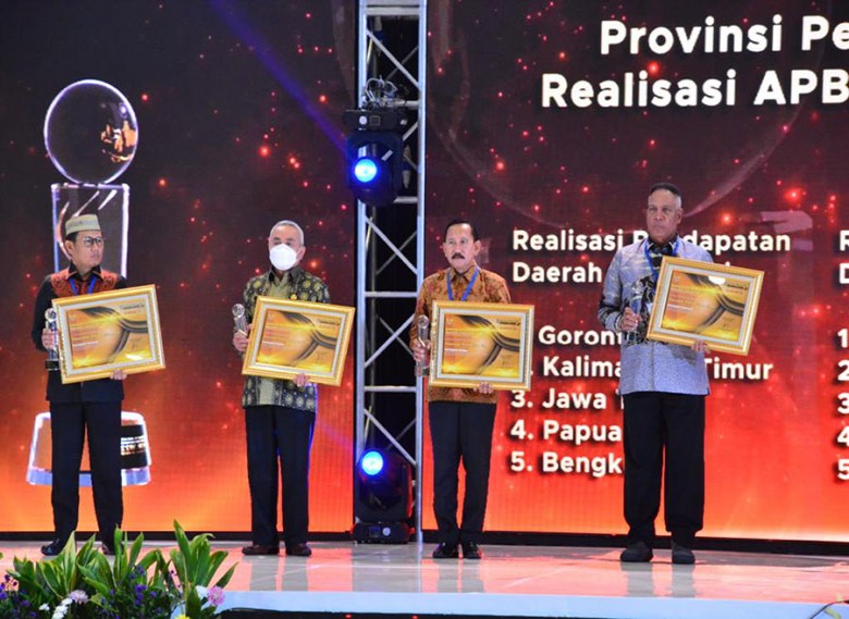 Terima Penghargaan Dari Kemendagri, Kaltim Peringkat 2 Nasional Realisasi Pendapatan Daerah Tertinggi