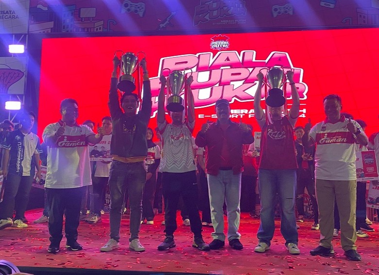 E-Sport Piala Bupati Kukar Merah Putih 2024 Sukses Digelar, Bupati Edi Imbau Utamakan Pendidikan