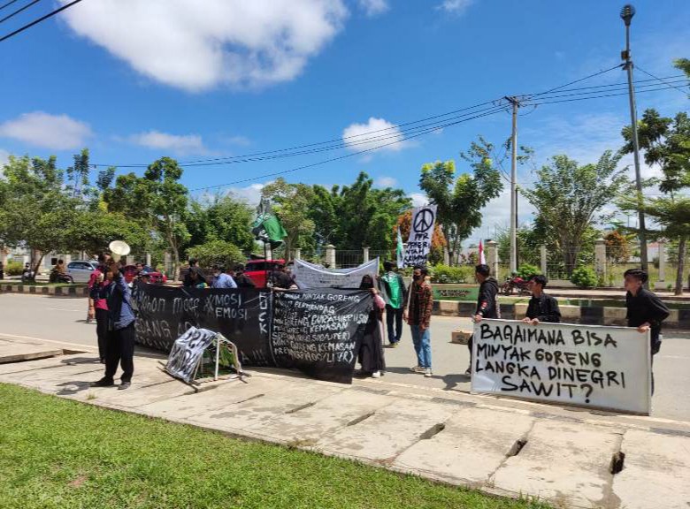 Mahasiswa Demo DPRD Berau, Minta Kelangkaan Minyak Goreng Ditangani Optimal