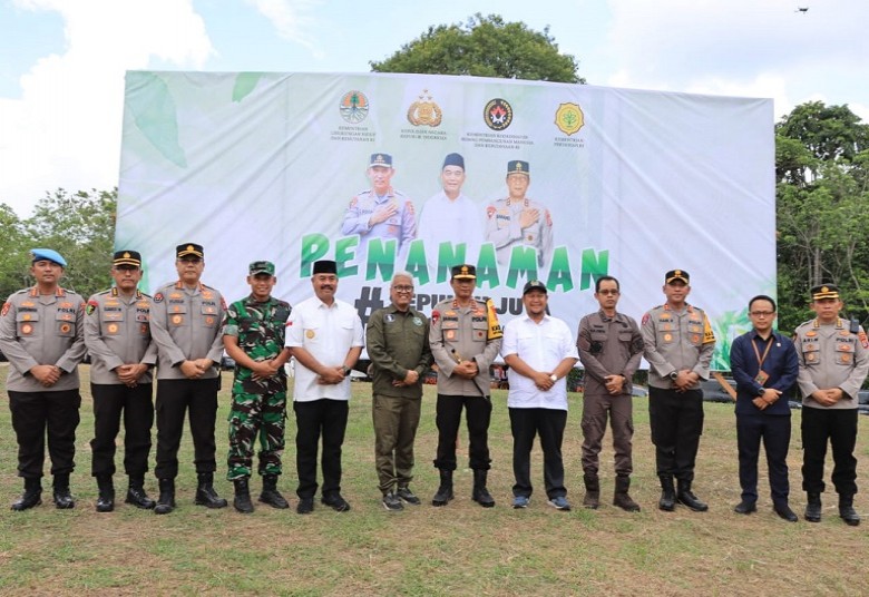 Ketua DPRD Kukar Hadiri Penanaman Bibit Pohon di Samboja Barat