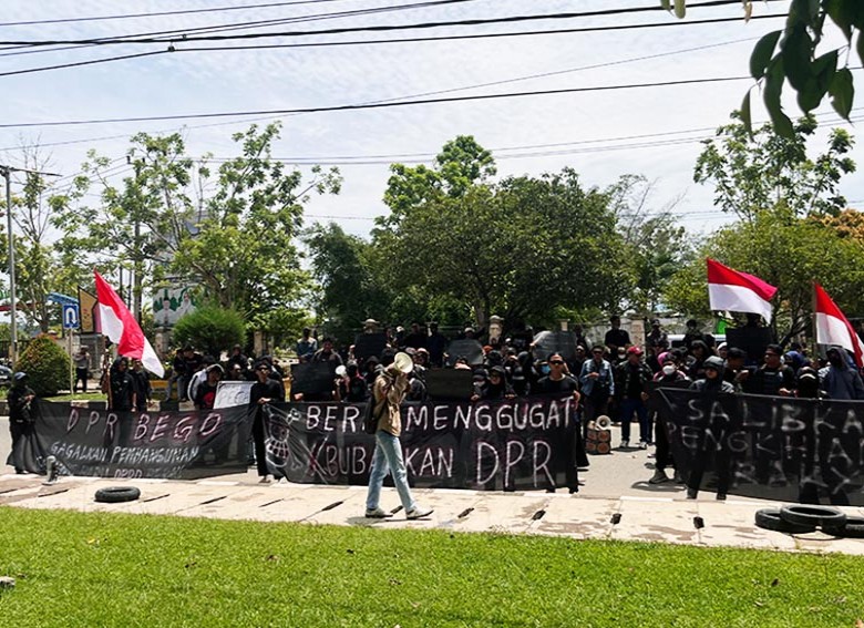Ratusan Mahasiswa Berau Sampaikan Penolakan Kenaikan Tunjangan DPR