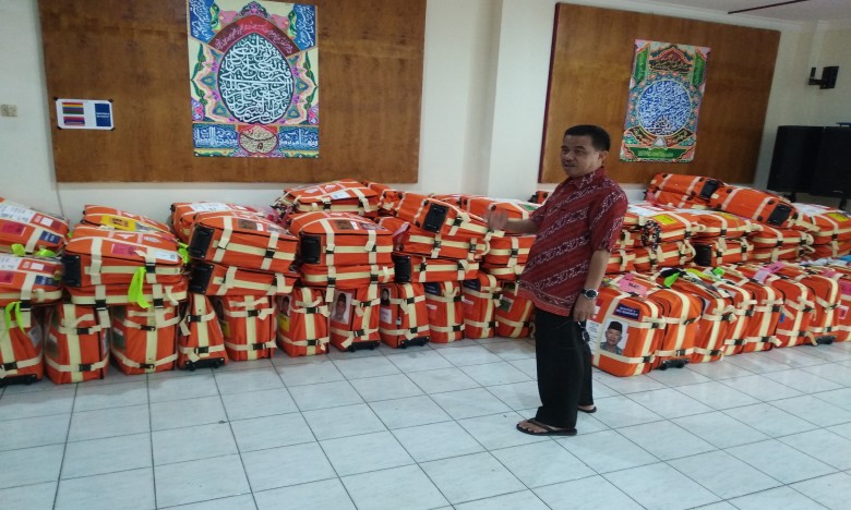 Jemaah Calhaj Kukar Mulai Mengumpulkan Koper ke Kemenag Kukar