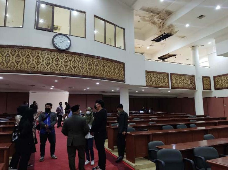 Plafon Ruang Paripurna DPRD Berau Bolong