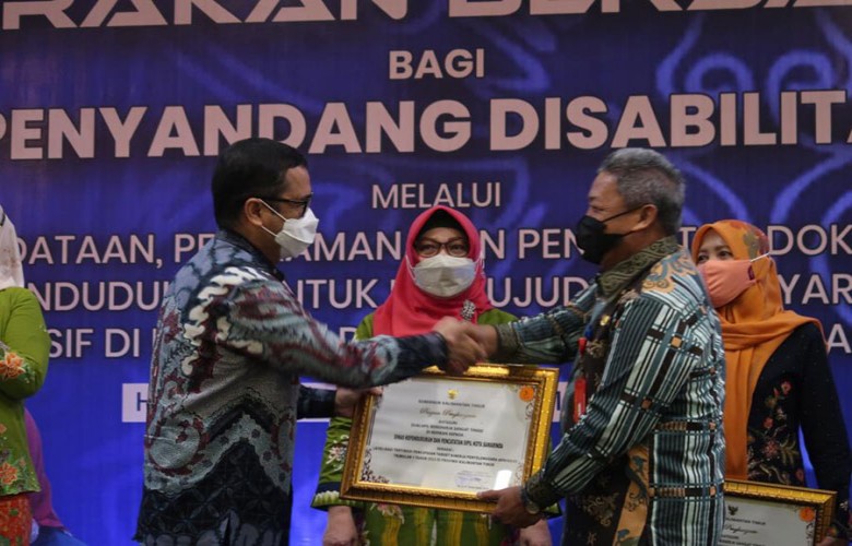Empat Disdukcapil Terima Penghargaan dari Pemprov