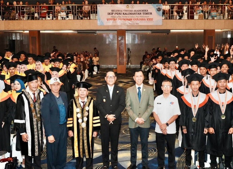 Wisuda IKIP PGRI Kaltim, Wagub Seno : Semua Lulusan Manfaatkan Program Gratispol Lanjutkan S2