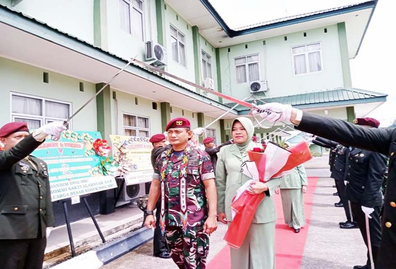 Letkol Yusuf Adi Puruhita Serahkan Jabatan Komandan Skodron 13/Serbu ke Letkol Hadi Prayitno
