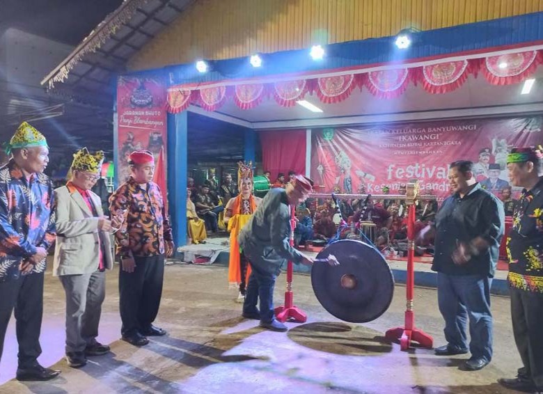 Buka Festival Gandrung, Ini Pesan Bupati Edi Damansyah