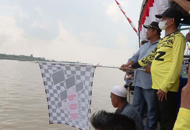 Ketua DPRD Kukar Buka Lomba Balap Ketinting di Muara Kaman