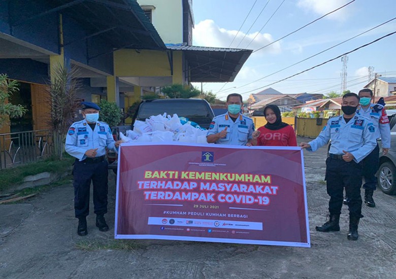 Lapas Kelas II A Tenggarong Bagikan 100 Paket Sembako ke Masyarakat