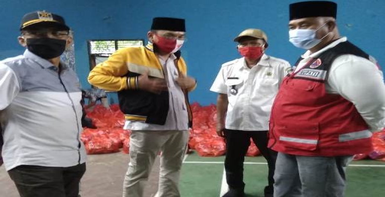 Bupati Serahkan 2.585 Paket Sembako di Tenggarong Seberang
