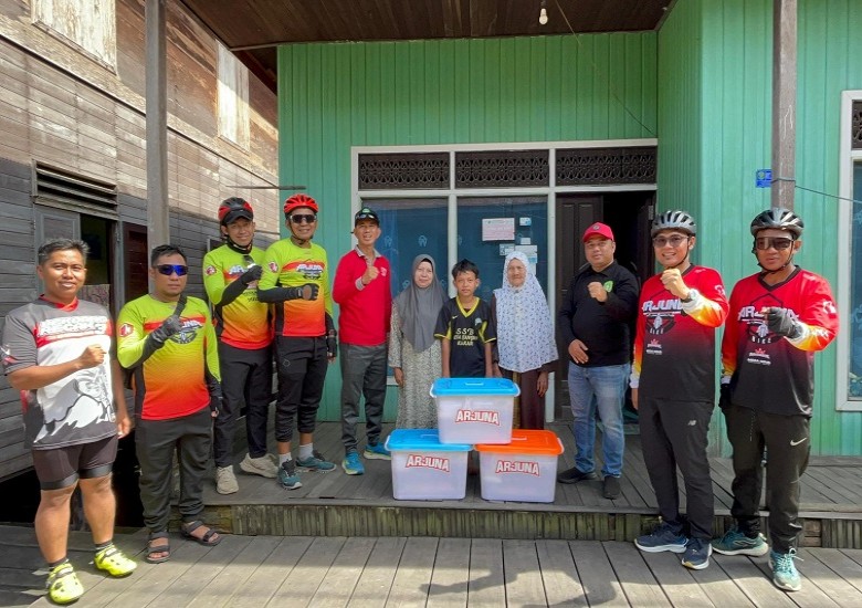 Arjuna Bike Community Salurkan Bantuan di Kota Bangun: Wujudkan Semangat Gotong Royong Warisan Perjuangan Alm Junaidi