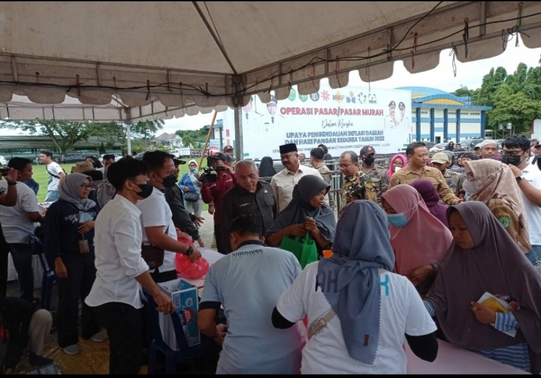 Operasi Pasar Murah di Tenggarong Diserbu Warga