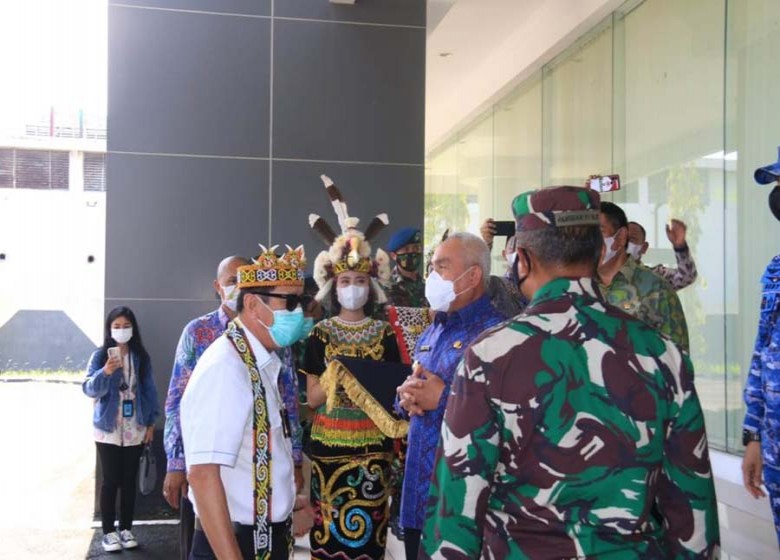 Gubernur Sambut Kedatangan Menkum HAM Yasona Laoly