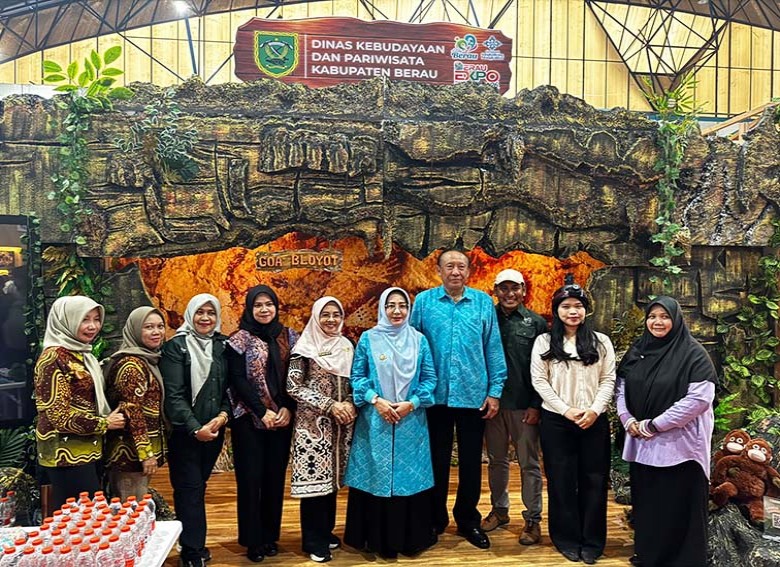 Disbudpar Perkenalkan Warisan Bersejarah di Berau Expo 2026 : Lukisan Tapak Tangan dalam Goa Bloyot yang Berusia Puluhan Ribu Tahun