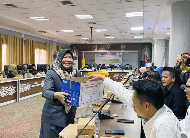 Ketua DPRD Berau Ajak Anggota dan Tamu Undangan Galang Dana untuk Korban Kebakaran Jalan Sungai Kuyang