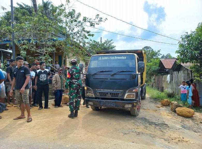 Dugaan Tambang Ilegal, Warga Desa Sumber Sari Tutup Jalan