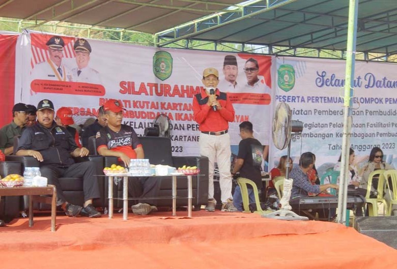 4 KUB Perikanan Mangkurawang Terima Bantuan Sapras