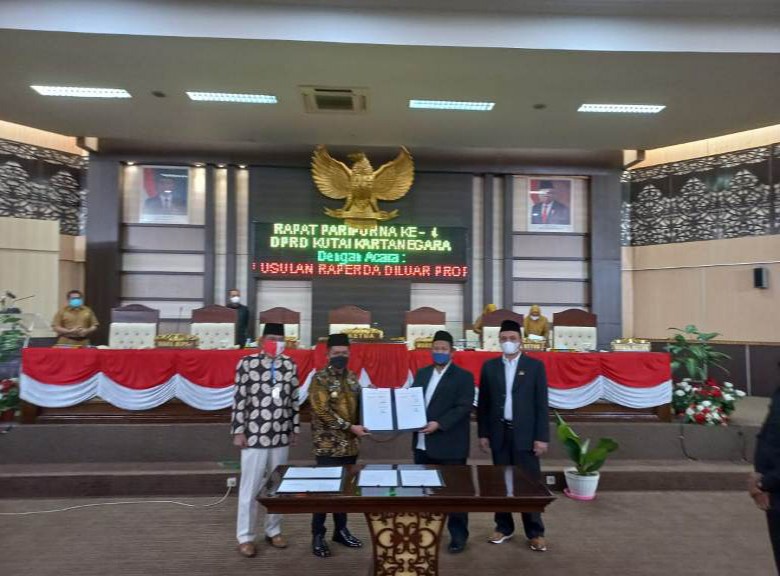 Pemerintah Sampaikan Nota Keuangan Terhadap Raperda APBD Perubahan 2021