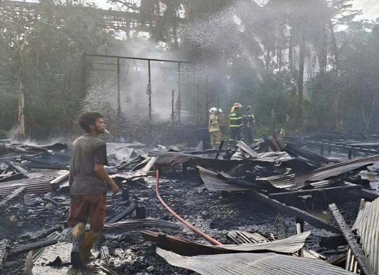 Rumah Kosong di Bakungan Tiba-Tiba Terbakar, Kobaran Api Sempat Bikin Warga Panik