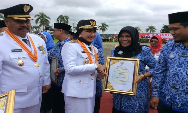 Juniati, Kepala SDN 02 Tenggarong  Bangga Raih Penghargaan jadi Kepala Sekolah Teladan