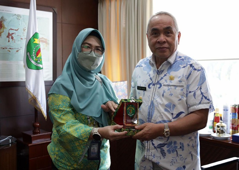 Kepala LPP RRI Samarinda Pamit dengan Gubernur