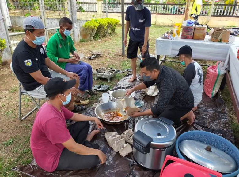 KNPI Muara Kaman Buka Dapur Umum untuk Nakes dan Warga Isoman