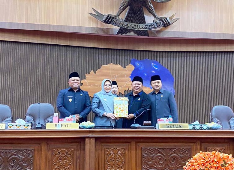 Pemkab Berau Sampaikan Raperda RPJPD 2025-2045 di Rapat Paripurna DPRD