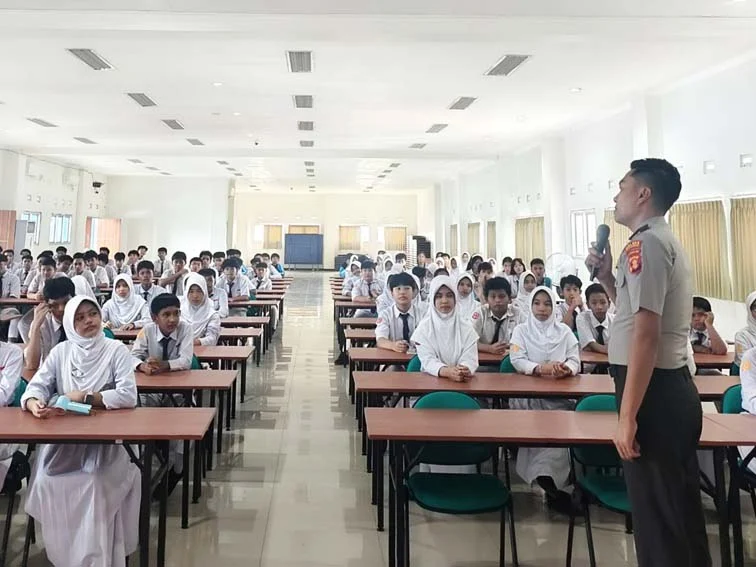 Cegah Siswa Terjerumus Narkoba, SMPN 1 Tenggarong Gelar Sosialisasi Bersama Polres Kukar