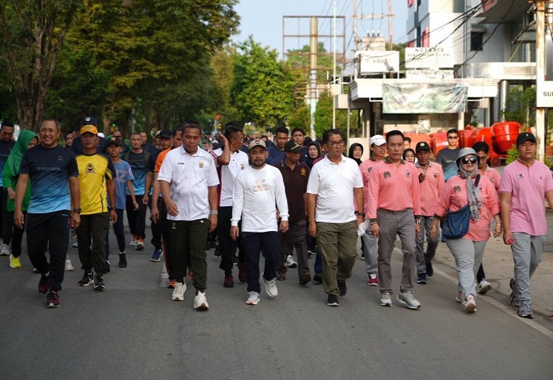 Ikuti Jalan Sehat Korem 091/ASN, Pj Gubernur: Sebagai Wadah Silaturahmi dalam Menjaga Persatuan
