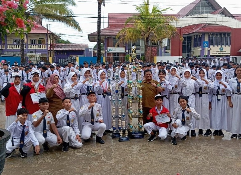 Bentuk Dukungan Atlet Berprestasi, Dispora Kukar Berikan Apresiasi Tiga Siswa SMP Negeri 3 Tenggarong
