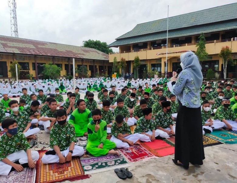Siswa MTs Negeri 1 Kukar Ikuti Sosialisasi Pencegahan dan Dampak Kecanduan Penggunaan Gadget