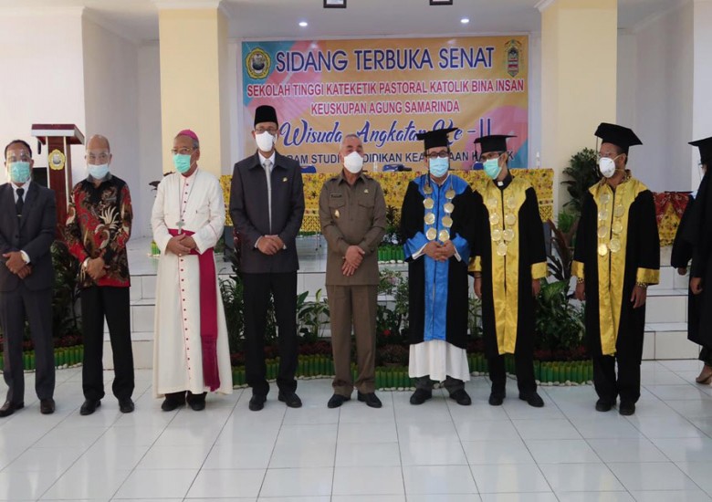 Gubernur Hadiri Wisuda S1 STKPK Bina IKA, Wisudawan Menjadi Peloper Pembangunan