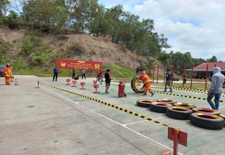 Dinas Damkar dan Penyelamatan Kukar Gelar Uji Kemampuan Ketangkasan